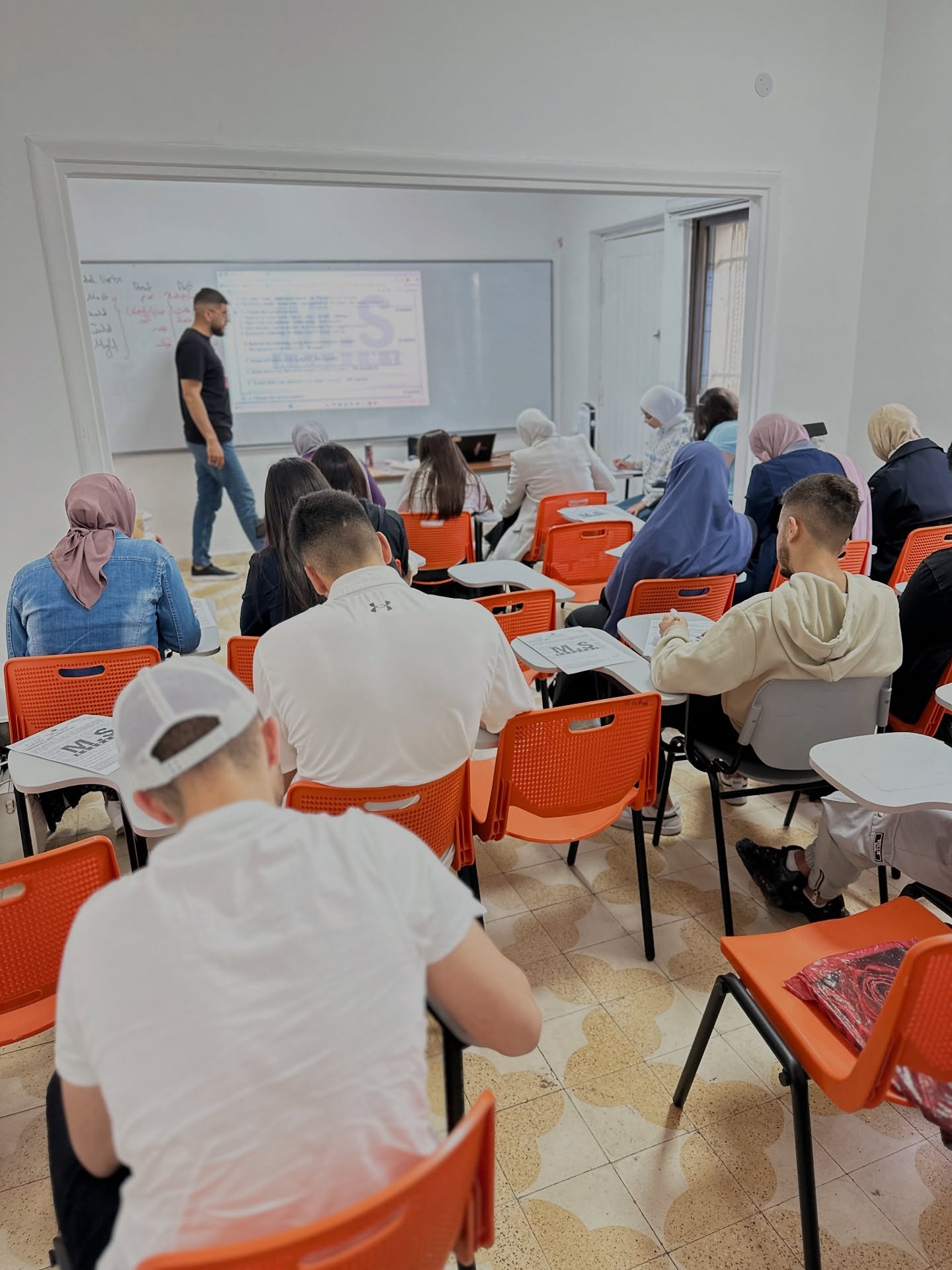 التعلّم الجماعي في الأكاديمية